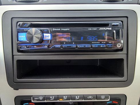 Used 2012 Volkswagen Eos Lux image 39