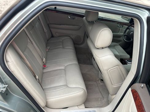 Used 2006 Cadillac DTS w/ Trunk Convenience Package FWD image 15