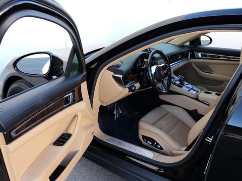 Used 2018 Porsche Panamera 4 image 2