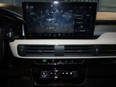 Used 2025 Lincoln Corsair AWD image 18