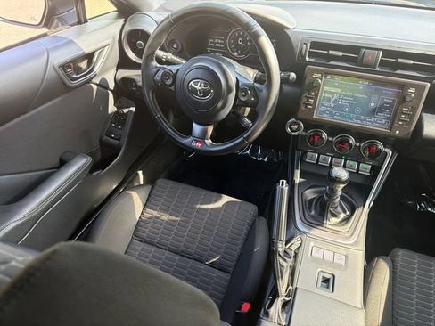 Used 2025 Toyota GR86 w/ ALL Weather Mat Package (TMS) RWD image 19