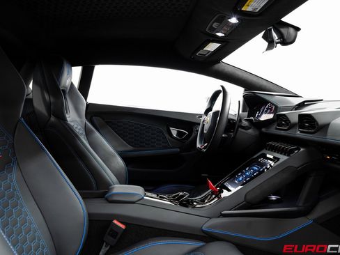 Used 2023 Lamborghini Huracan EVO image 32