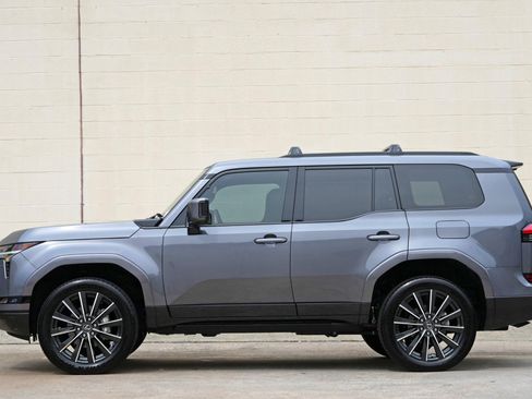 Used 2025 Lexus GX 550 w/ Accessory Package (2T) AWD/4WD image 9