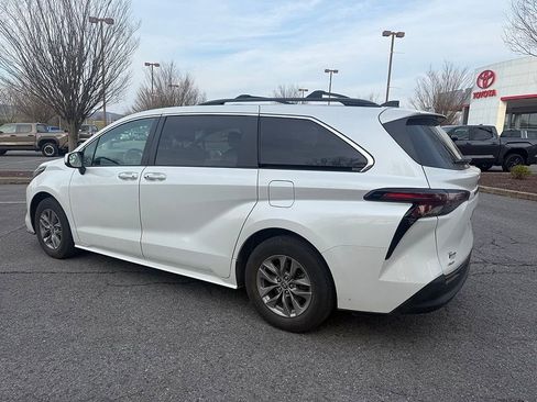 Used 2023 Toyota Sienna XLE image 6