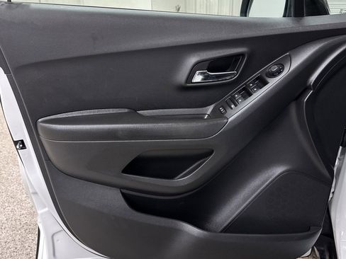 Used 2022 Chevrolet Trax LT w/ Redline Edition image 3