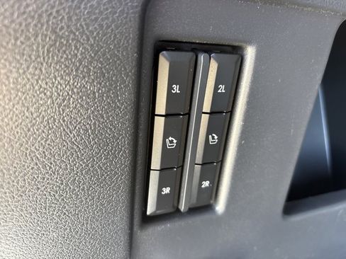 Used 2023 Lincoln Navigator Reserve AWD/4WD image 6