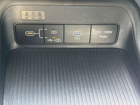 Used 2025 Hyundai Kona SEL AWD/4WD image 24