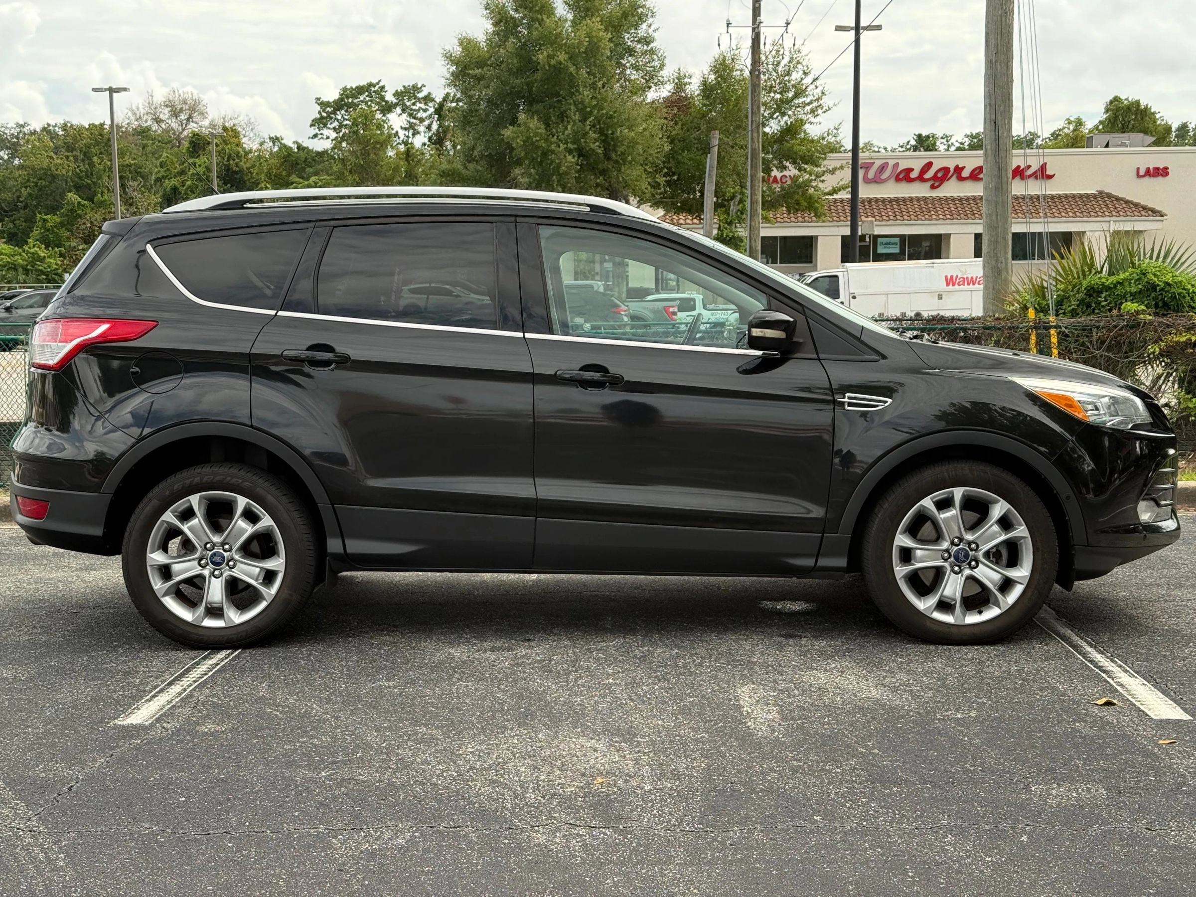 Used 2014 Ford Escape Titanium w/ Equipment Group 401A FWD image 4