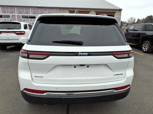 Used 2023 Jeep Grand Cherokee Laredo w/ Luxury Tech Group I AWD/4WD image 6