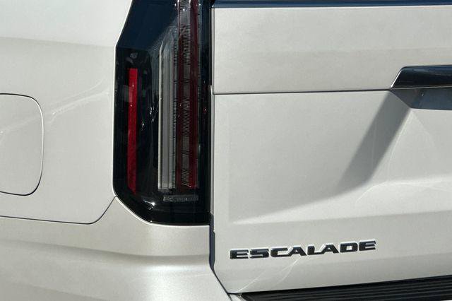 Certified 2025 Cadillac Escalade ESV Premium Luxury Platinum AWD/4WD image 27