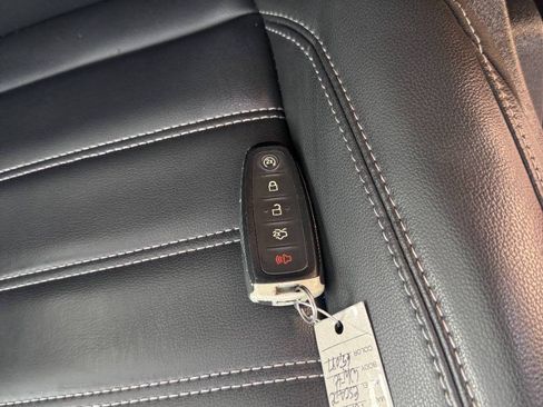 Used 2019 Ford Escape SEL AWD/4WD image 17