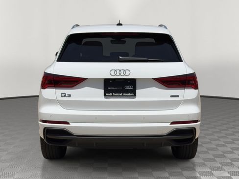 Certified 2025 Audi Q3 2.0T Premium w/ Convenience Package AWD/4WD image 10