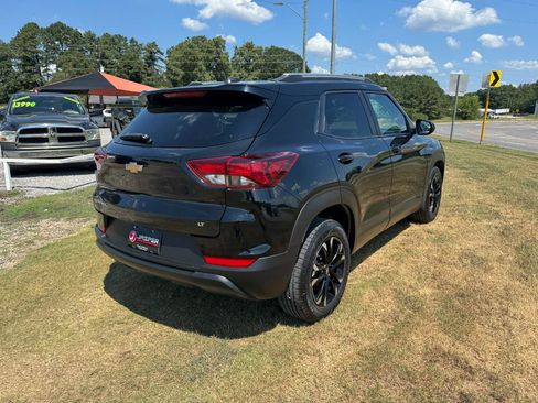 Used 2023 Chevrolet TrailBlazer LT FWD image 3