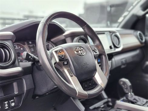 Used 2017 Toyota Tacoma Limited w/ Tow Package image 19