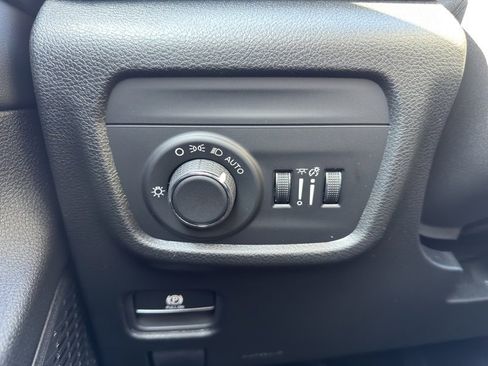 New 2025 Jeep Grand Cherokee Altitude image 31