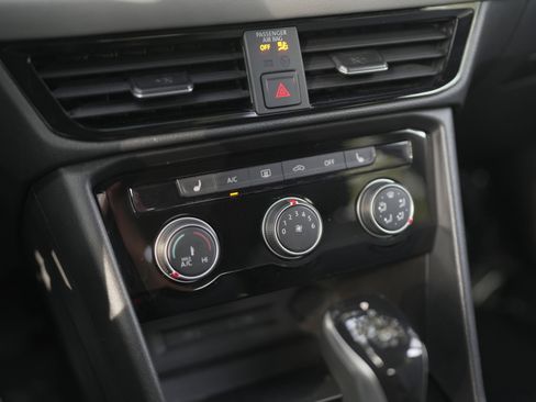 Used 2023 Volkswagen Taos SE image 16