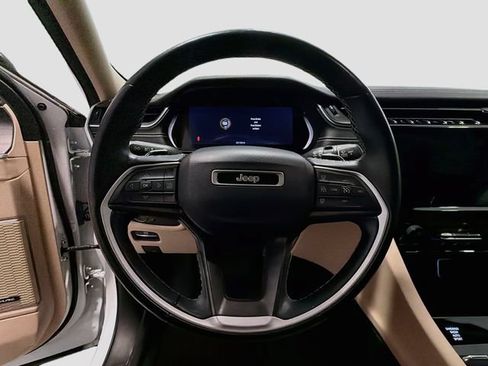 Used 2022 Jeep Grand Cherokee L Limited AWD/4WD image 9