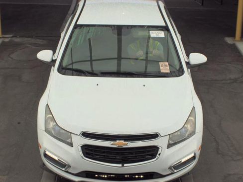 Used 2015 Chevrolet Cruze LT image 2