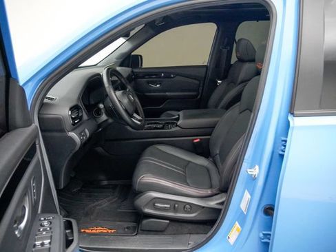 Certified 2025 Honda Pilot TrailSport image 4