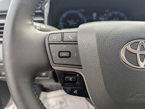 Used 2025 Toyota Camry LE image 27