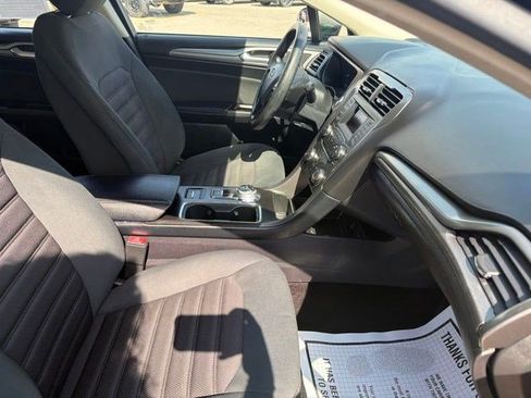 Used 2017 Ford Fusion SE FWD image 17