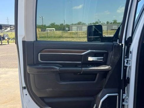 Used 2023 RAM 2500 Laramie AWD/4WD image 15