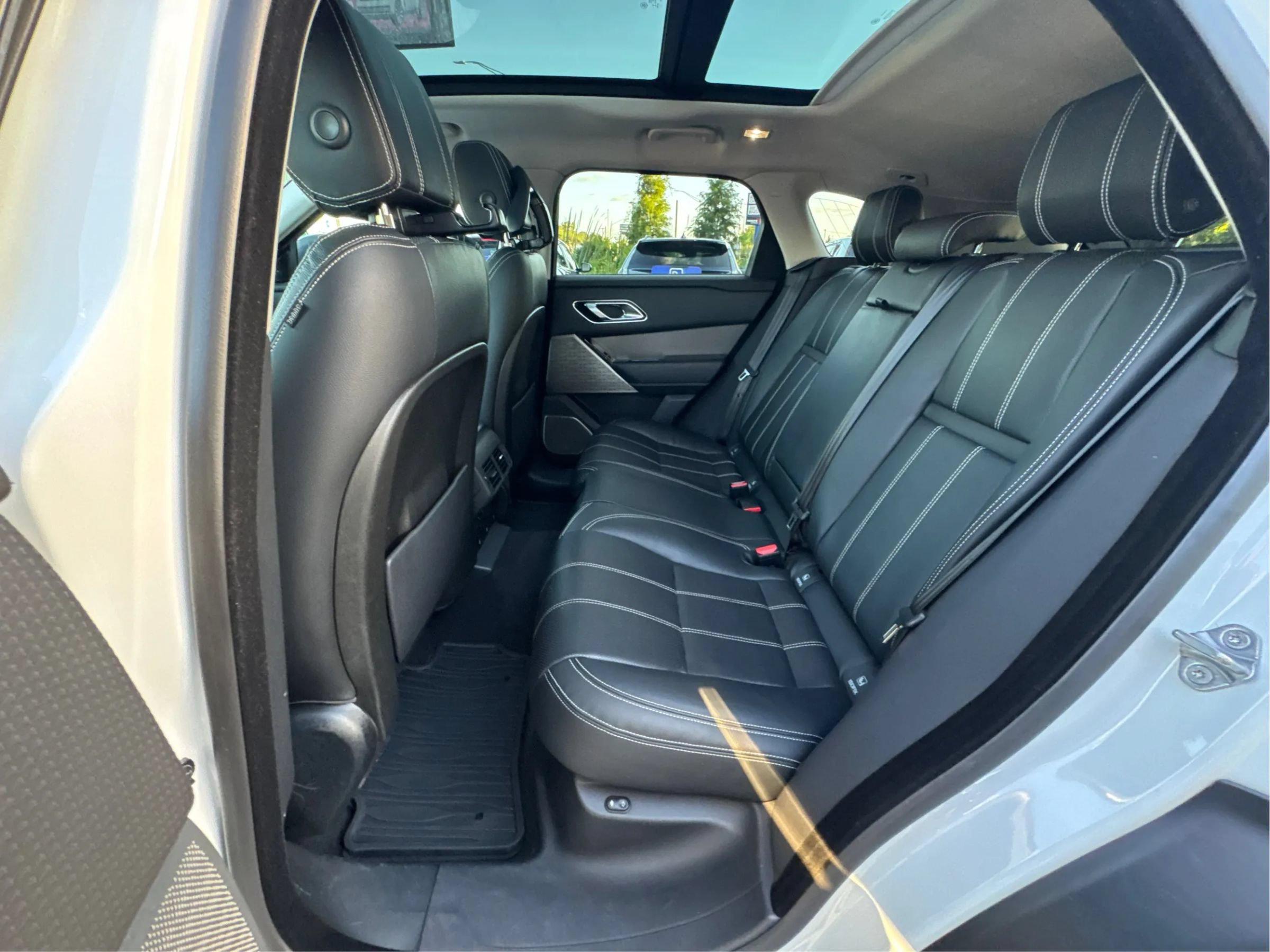 Used 2018 Land Rover Range Rover Velar S AWD/4WD image 12