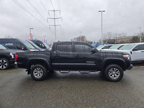 Used 2018 Toyota Tacoma 4x4 Double Cab image 4
