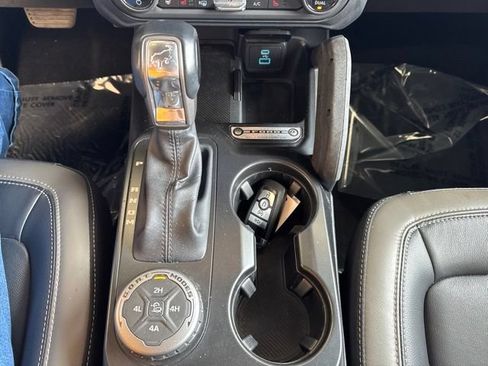 Used 2025 Ford Bronco Outer Banks w/ Sasquatch Package AWD/4WD image 23