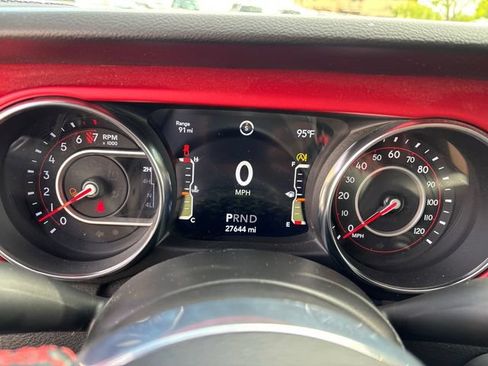 Used 2021 Jeep Gladiator Rubicon AWD/4WD image 11