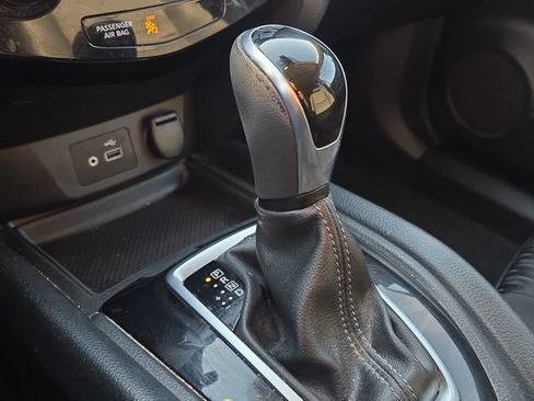 Used 2020 Nissan Rogue SV image 26