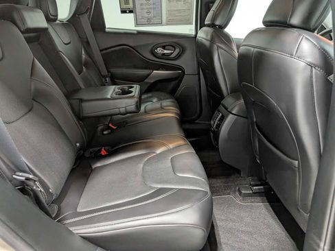 Used 2019 Jeep Cherokee Limited image 41