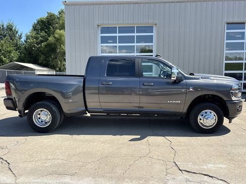 Used 2025 RAM 3500 Laramie AWD/4WD image 2