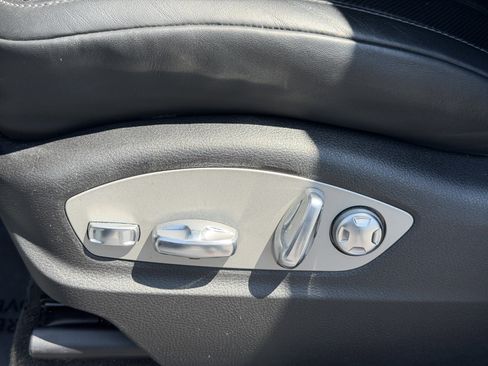 Certified 2018 Porsche Macan AWD/4WD image 24