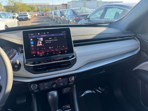 Used 2025 Jeep Compass Limited image 35