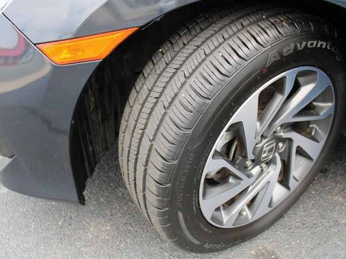 Used 2016 Honda Civic EX image 18
