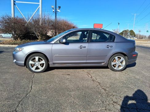 Used 2004 MAZDA MAZDA3 s w/ Moonroof & 6-CD Pkg image 4