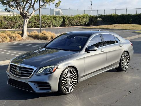 Used 2019 Mercedes-Benz S 560 Sedan image 2