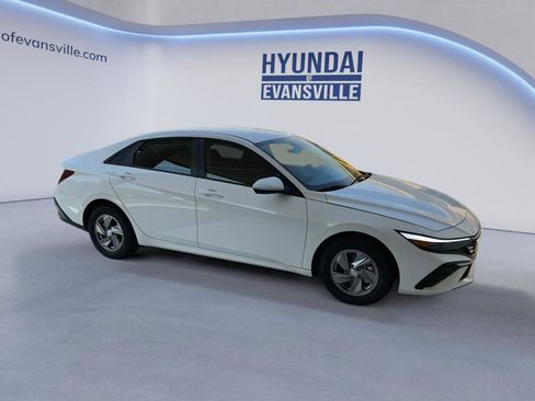 New 2026 Hyundai Elantra SE FWD image 4