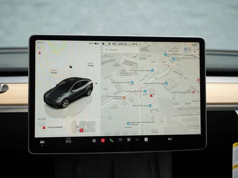 Used 2023 Tesla Model Y Long Range image 28