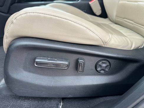 Used 2017 Honda CR-V Touring image 18