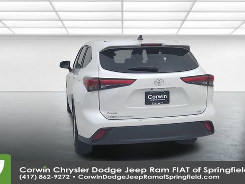Used 2023 Toyota Highlander LE image 12