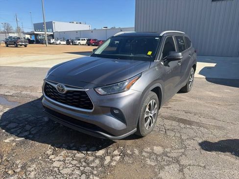 Used 2023 Toyota Highlander L image 2