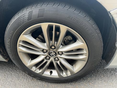 Used 2017 Toyota Camry SE image 17