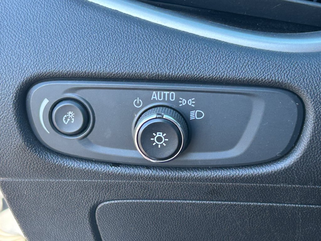 Used 2022 Chevrolet Malibu LT FWD image 23