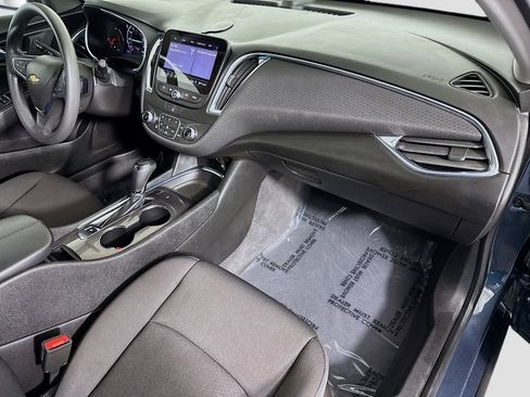 Used 2019 Chevrolet Malibu Hybrid image 30