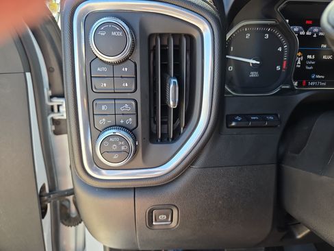 Used 2020 GMC Sierra 2500 AT4 w/ AT4 Premium Package AWD/4WD image 24