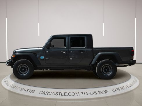 Used 2024 Jeep Gladiator Sport AWD/4WD image 8