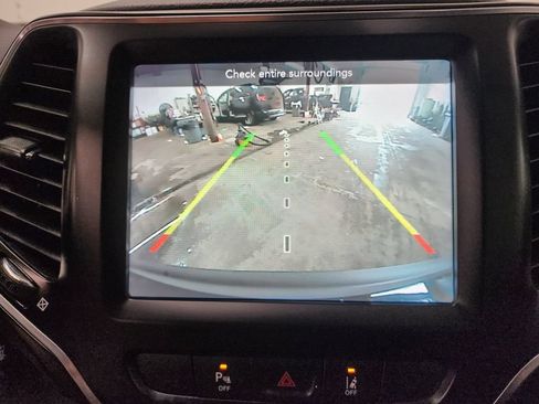 Used 2022 Jeep Cherokee Latitude Lux w/ Mopar Interior Package AWD/4WD image 19