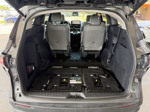 Used 2025 Toyota Sienna XLE w/ XLE Plus Package AWD/4WD image 40